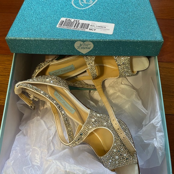 Betsey Johnson Ankle strap Heeled Sandals - Picture 2 of 15